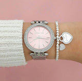 ساعة مايكل كورس دارسي النسائية ذات المينا الوردي المرصع بالكريستال MK3352