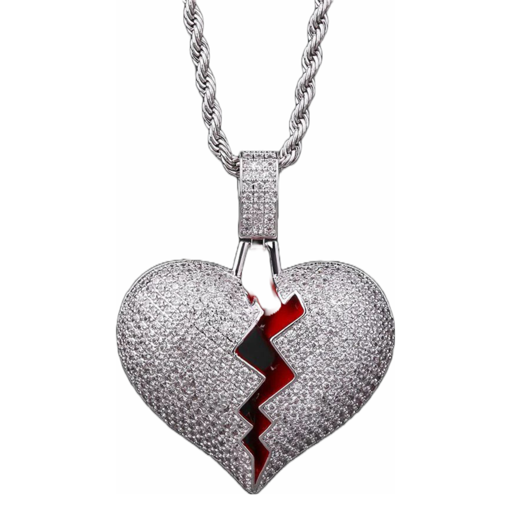 قلادة فضية على شكل قلب مكسور مرصعة بالألماس من بيج دادي