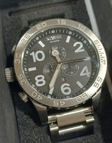 ساعة نيكسون 51-30 كرونوغراف سوداء للرجال من الفولاذ المقاوم للصدأ A083-000 (معيبة)