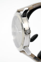 ساعة نسائية من بربري، بنقشة مربعات كبيرة، وسوار جلدي، ومينا بيج، موديل BU9021