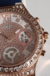 ساعة Guess Moonlight Chronograph النسائية ذات السوار الأزرق GW0257L3 (معيبة)